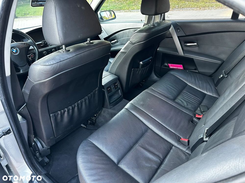 BMW Seria 5 525d - 27