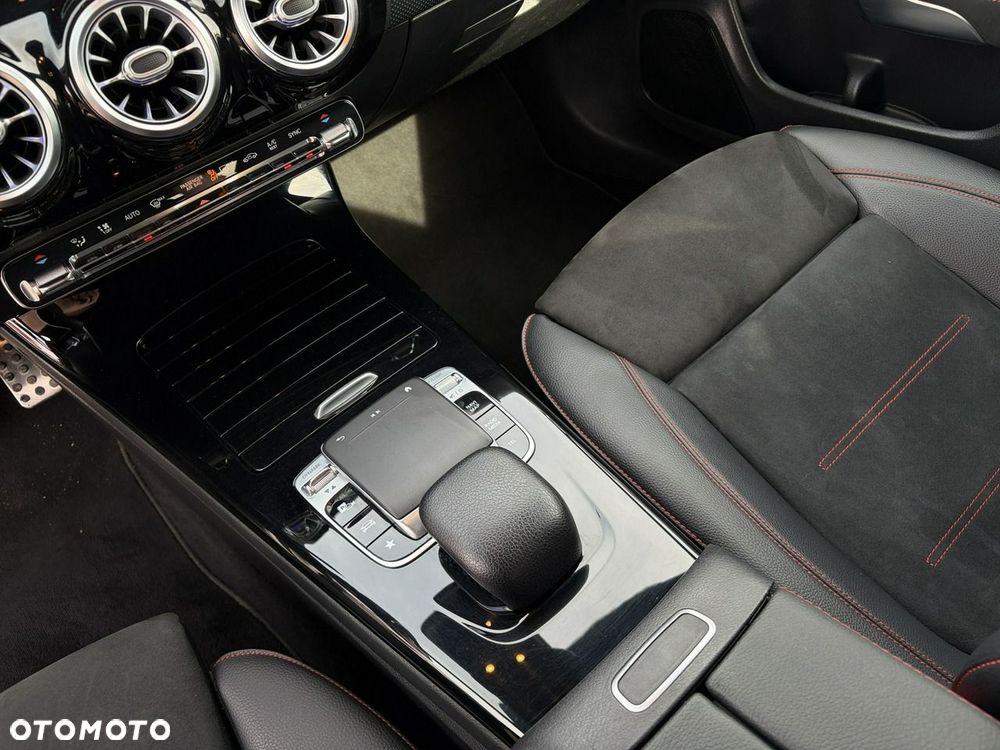 Mercedes-Benz CLA 200 7G-DCT AMG Line - 25