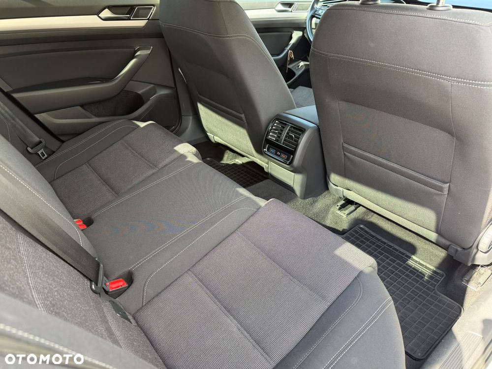 Volkswagen Passat - 10
