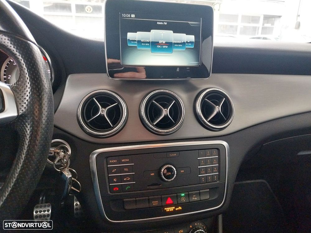 Mercedes-Benz CLA 180 d Shooting Brake AMG Line - 8