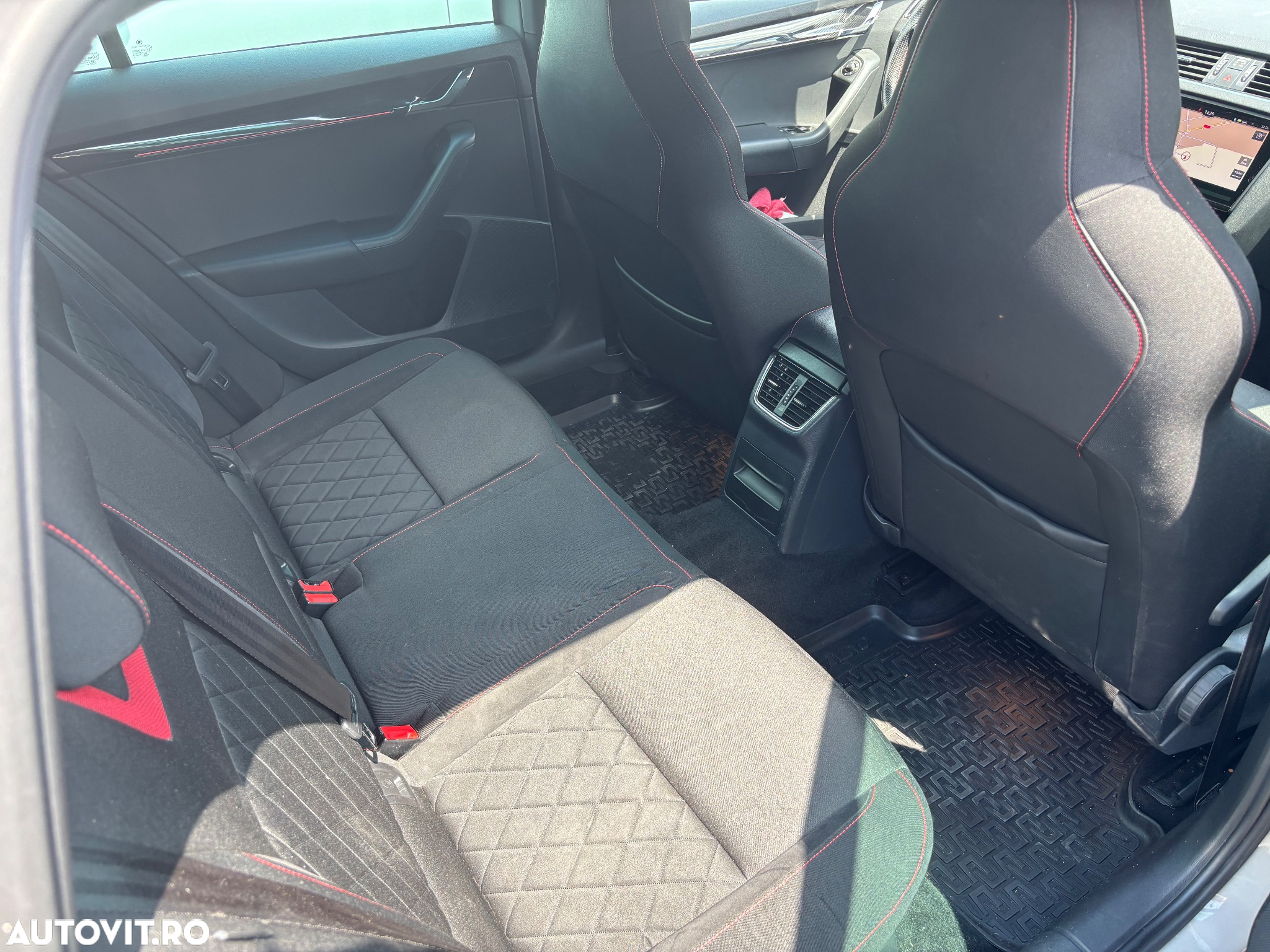 Skoda Octavia 2.0 TDI 4x4 DSG RS - 8