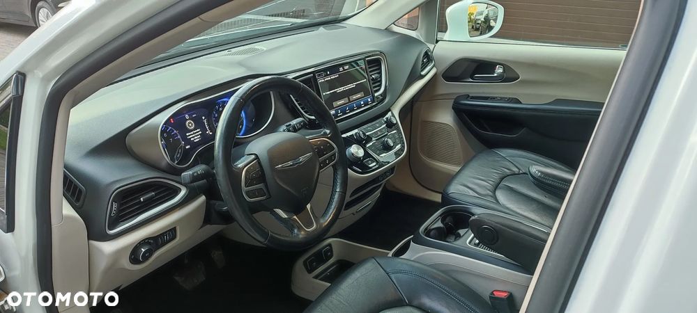Chrysler Pacifica - 12