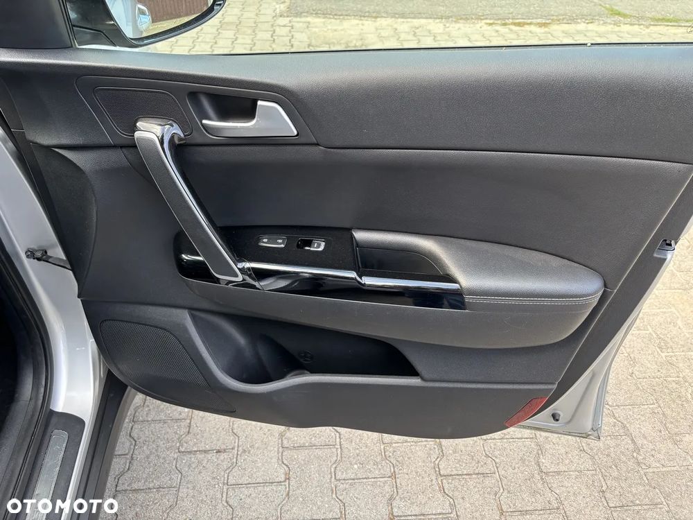 Kia Sportage 1.7 CRDI 2WD ISG Dream-Team Edition - 28
