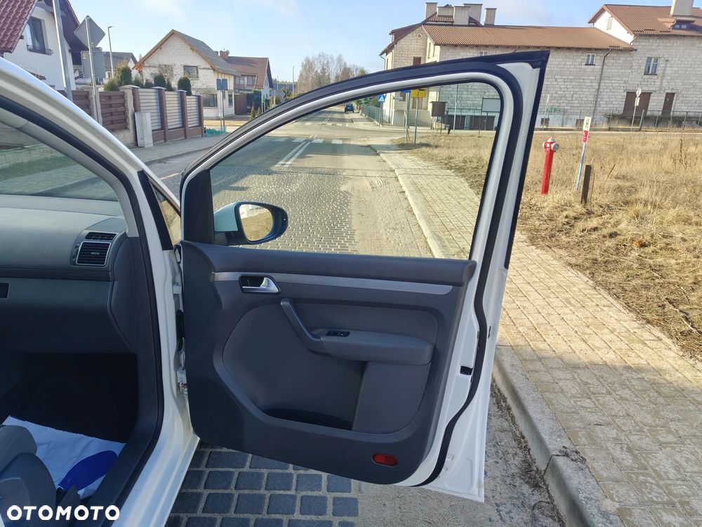 Volkswagen Touran 2.0 TDI DPF BlueMotion Technology Comfortline - 18