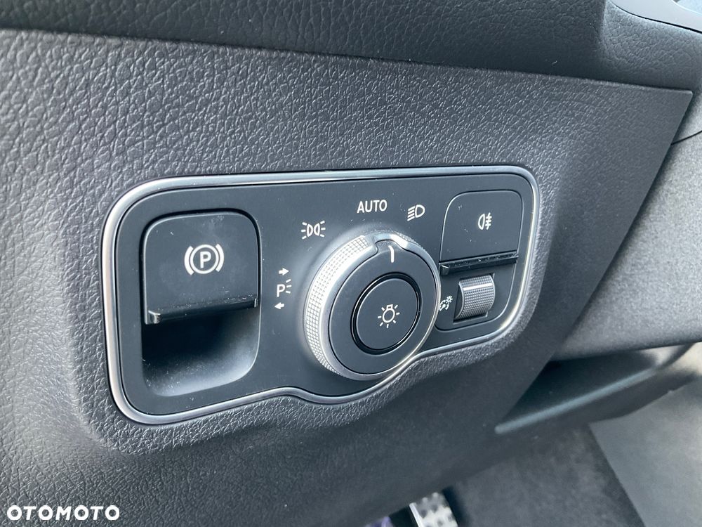 Mercedes-Benz GLB 200 d AMG Line 8G-DCT - 29