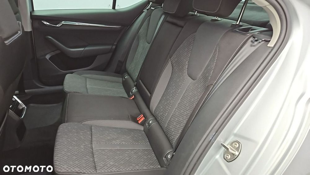 Skoda Octavia 2.0 TDI Style DSG - 23