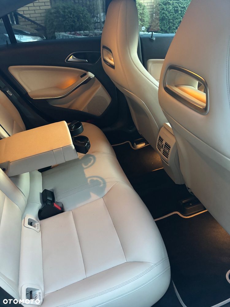 Mercedes-Benz CLA 250 4-Matic - 19