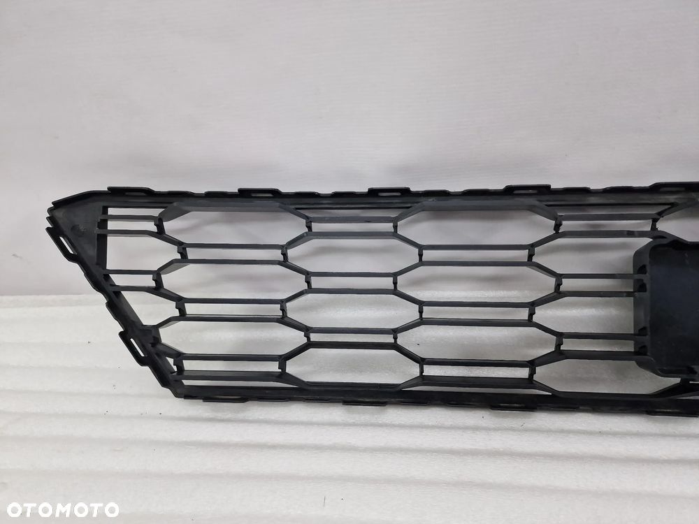SEAT IBIZA 5 V 16- KRATKA ŚRODKOWA ZDERZAKA PRZEDNIEGO PRZÓD , NR 6F0853667 ,  NR AUKCJI KR341 - 16