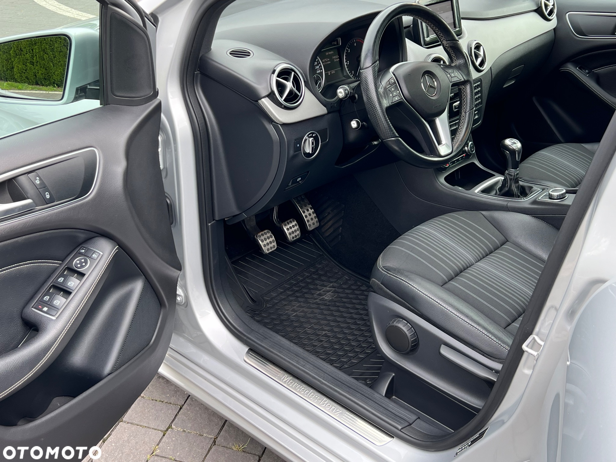 Mercedes-Benz Klasa B 180 CDI (BlueEFFICIENCY) - 23