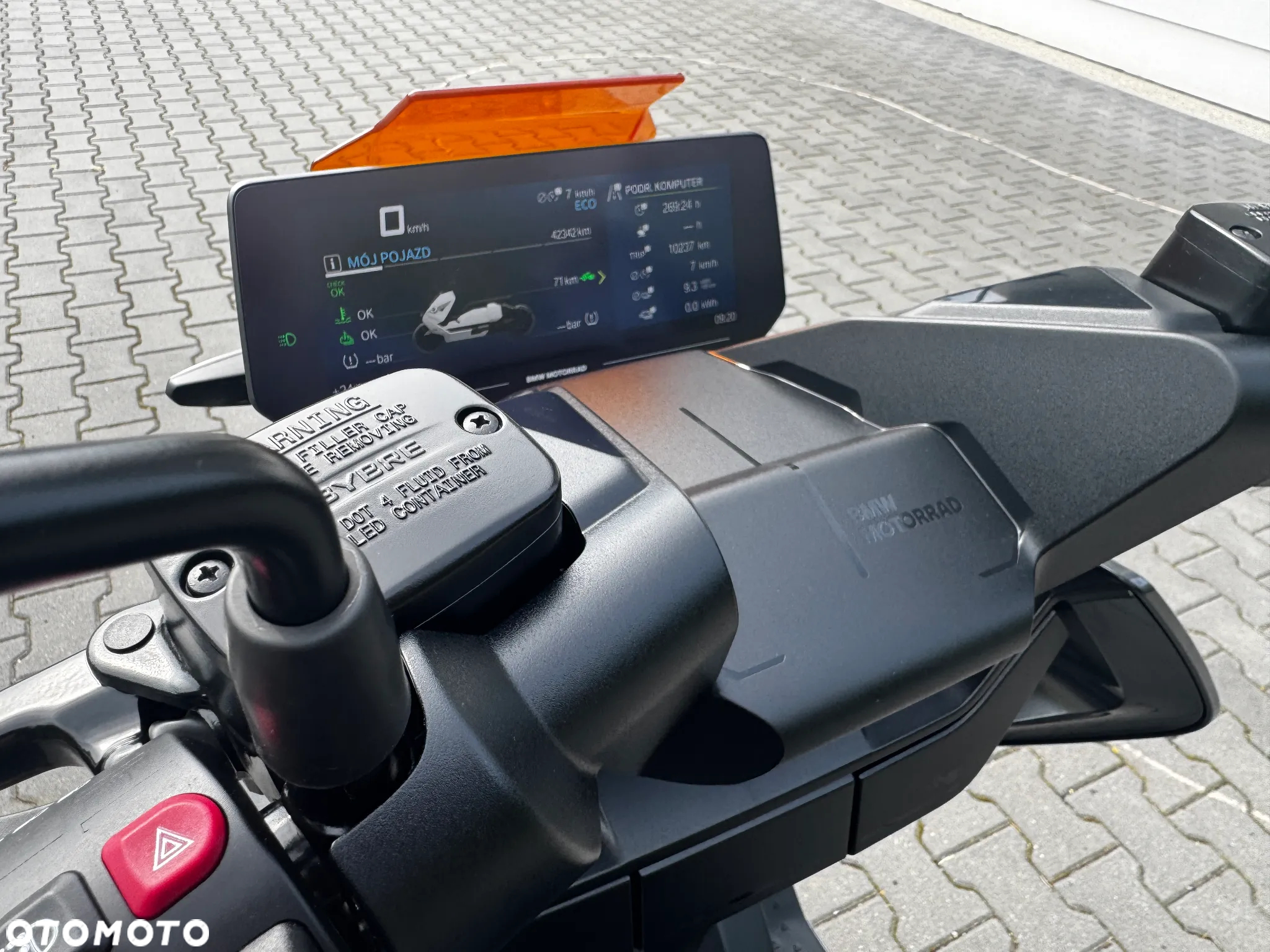 BMW CE 04 - 24