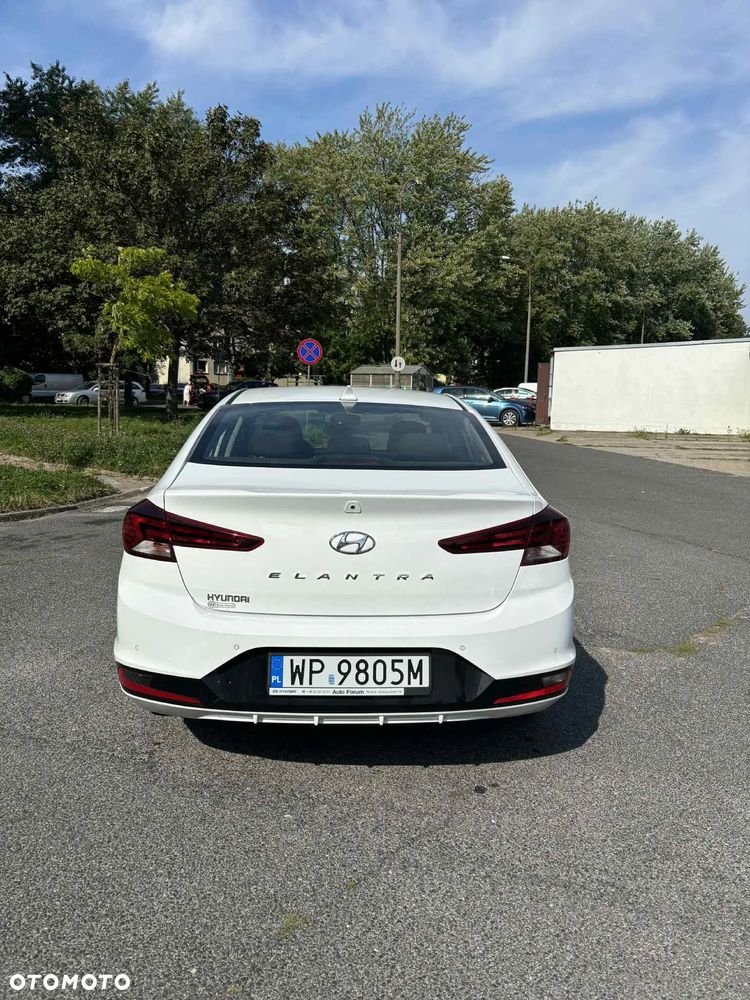 Hyundai Elantra ver-1-6-comfort - 4