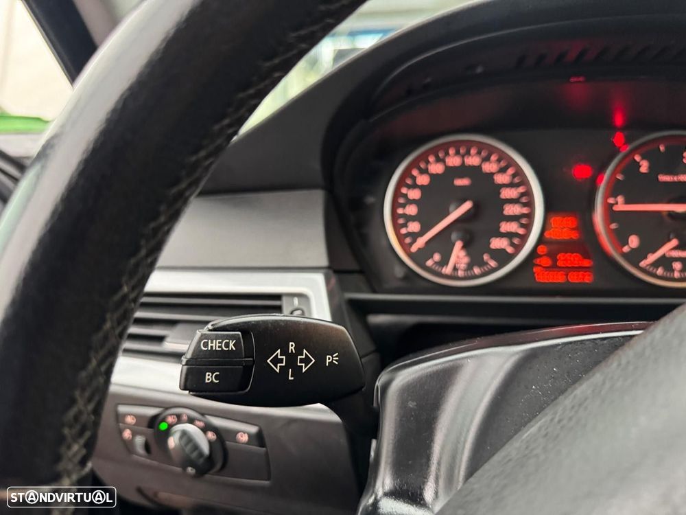 BMW 520 d Touring Executive - 28