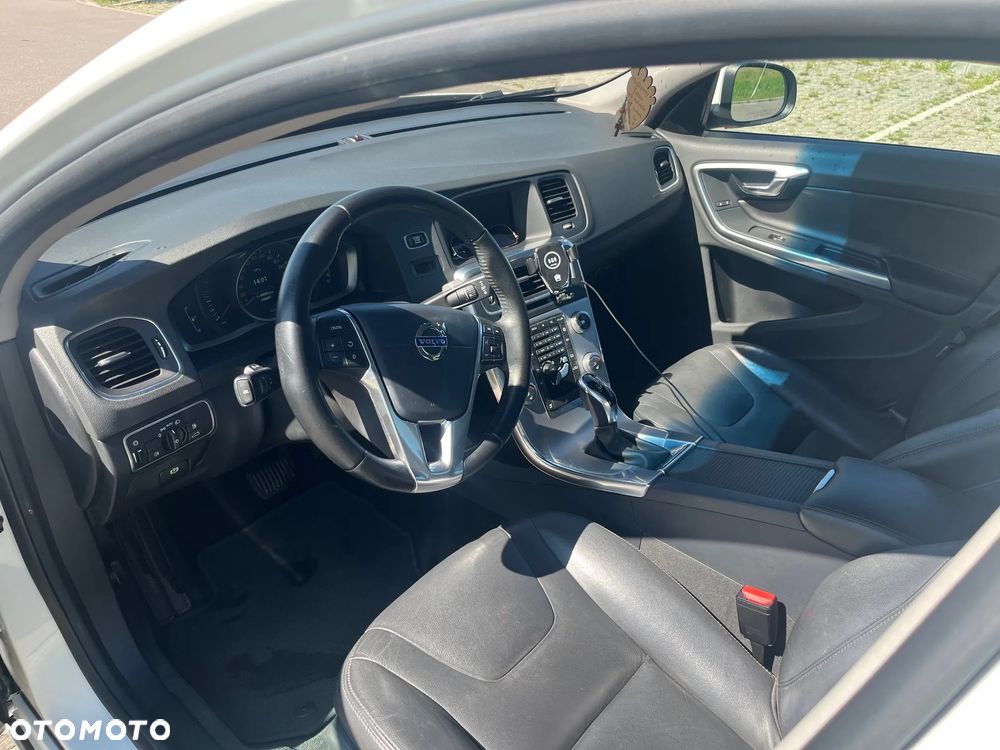 Volvo S60 T5 Drive-E Dynamic Edition (Kinetic) - 9