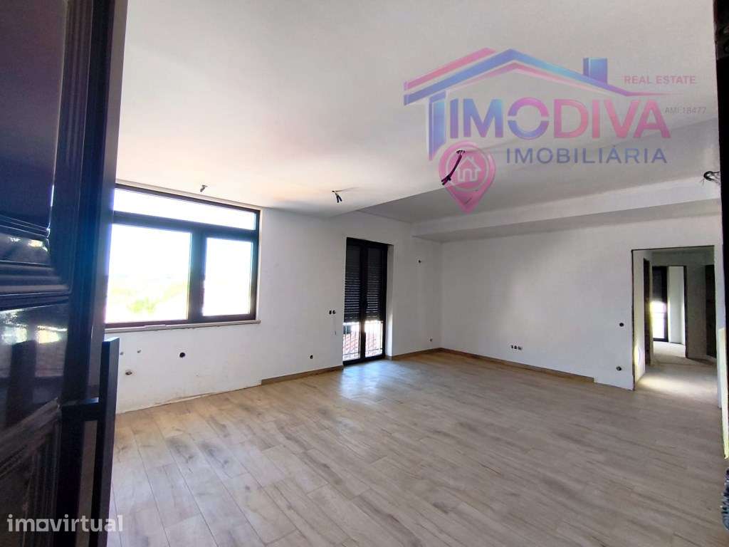 Apartamento T3 em fase final de renovação no coração de Figueiró do... - Grande imagem: 3/32
