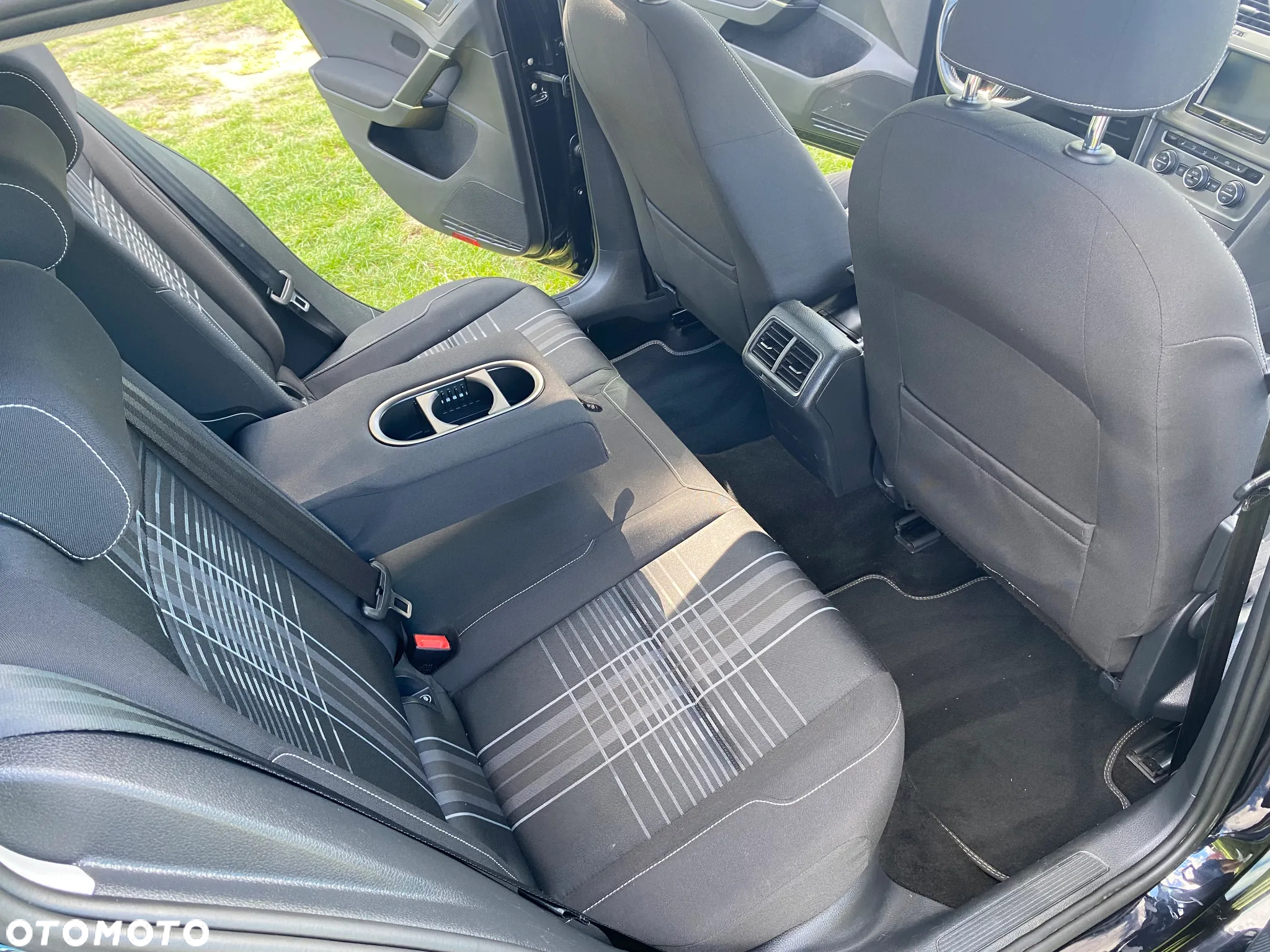 Volkswagen Golf VII 1.6 TDI BMT Highline DSG - 12