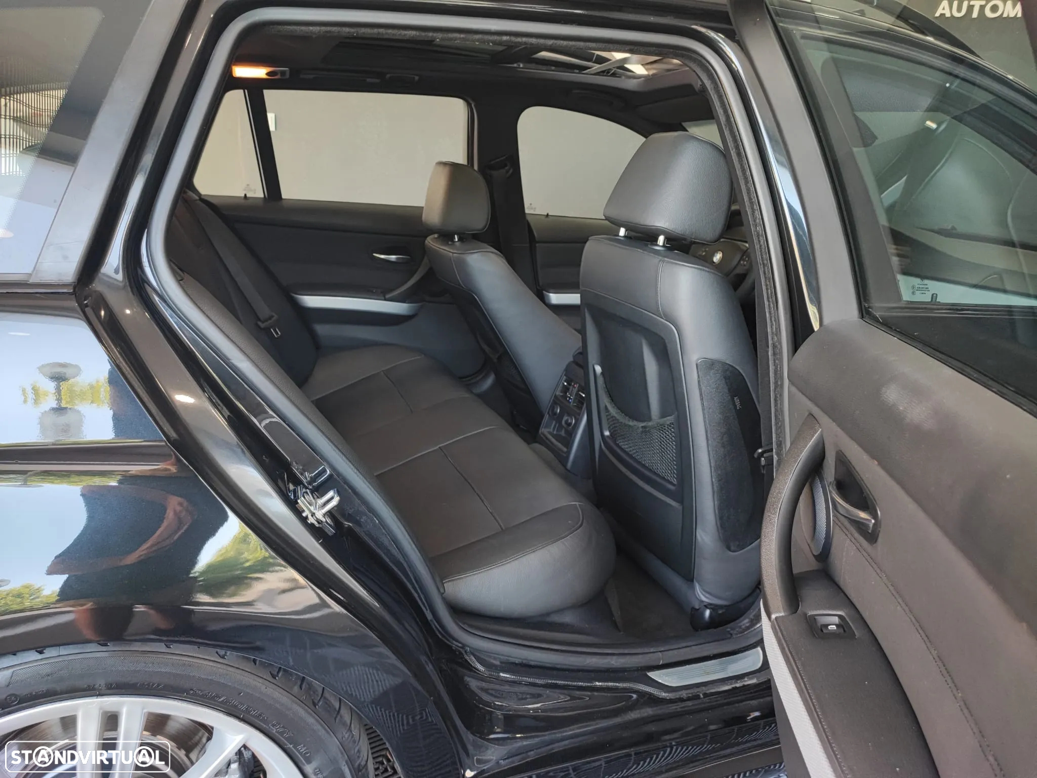 BMW 320 d Touring Navigation Sport - 34