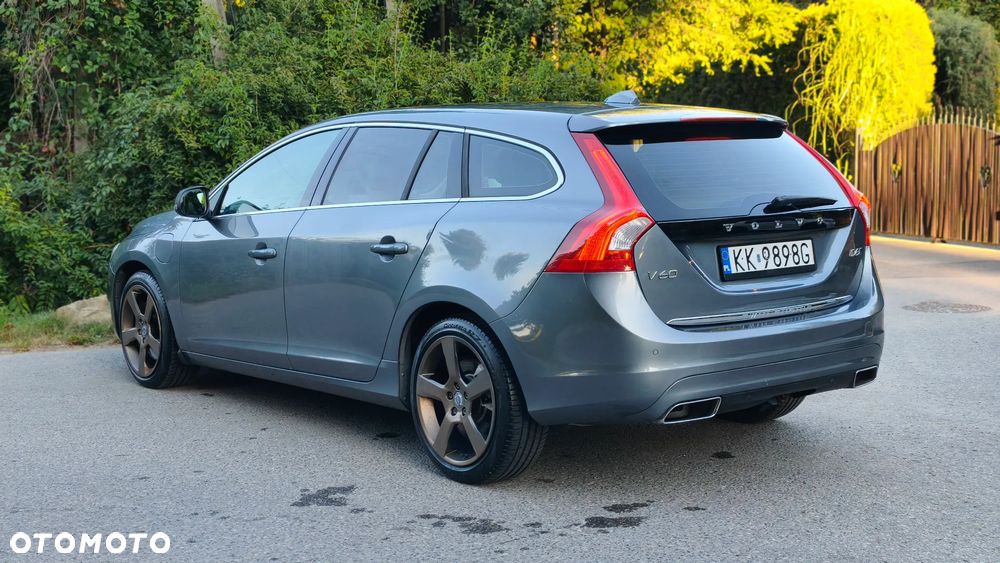 Volvo V60 D6 AWD Plug-in Hybrid Summum - 11