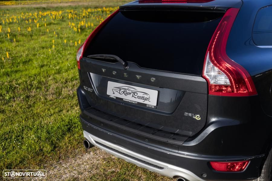 Volvo XC 60 2.0 D3 Drive R-Design 85 Anos Start/Stop - 21