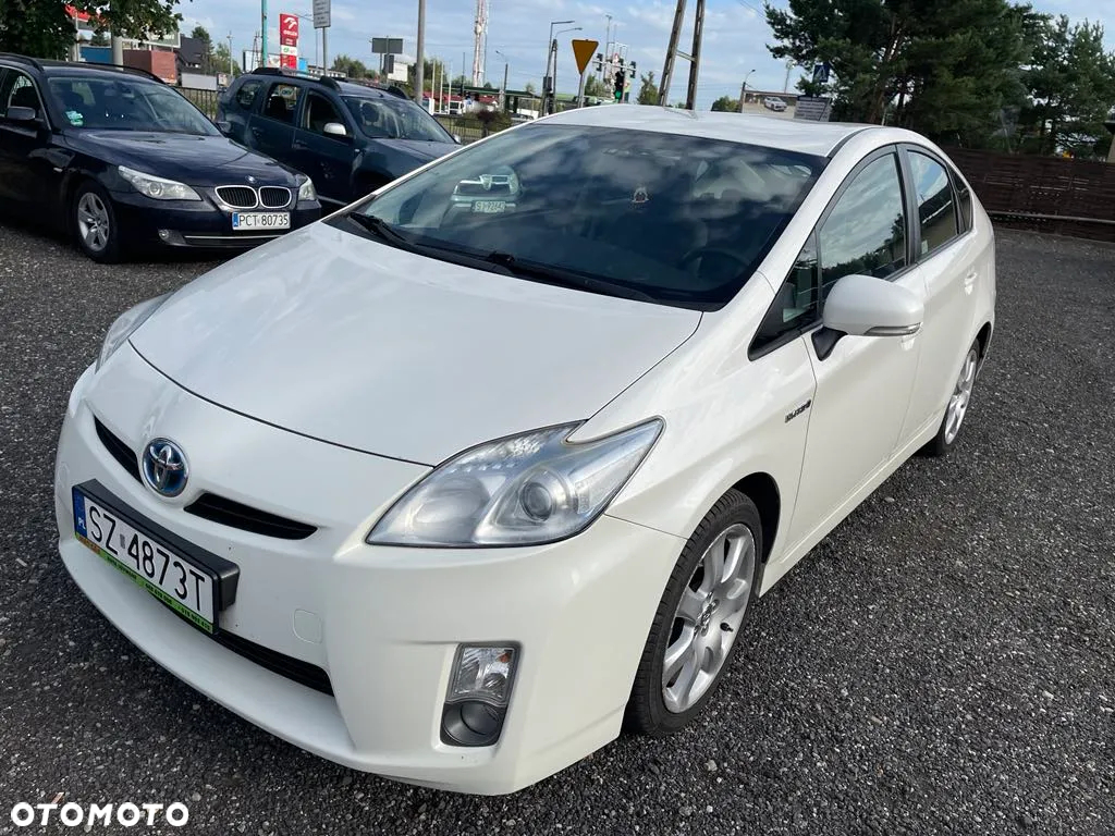 Toyota Prius (Hybrid) Executive - 2