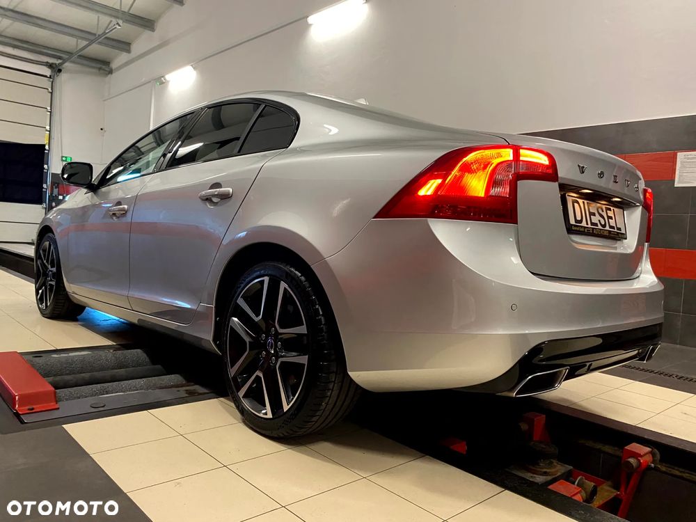 Volvo S60 D4 Geartronic RDesign - 14