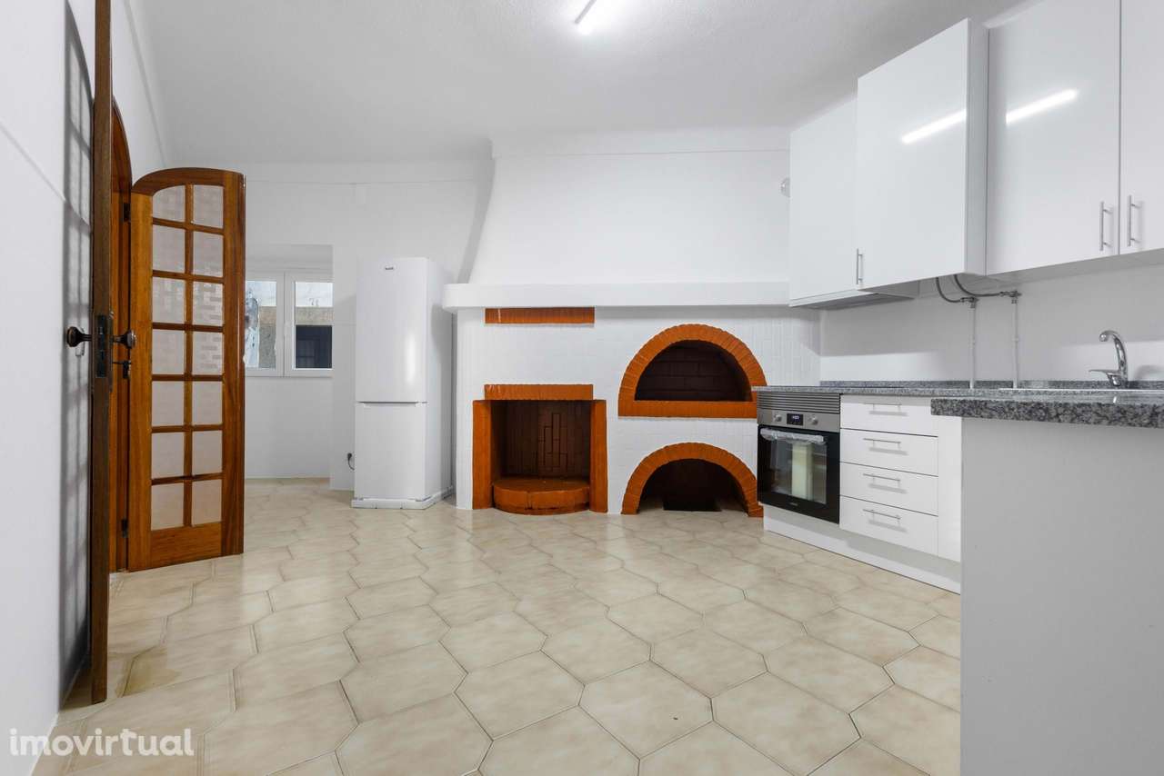 Apartamento T5 com Garagem no Centro de Fronteira - Remodelado - Grande imagem: 2/30