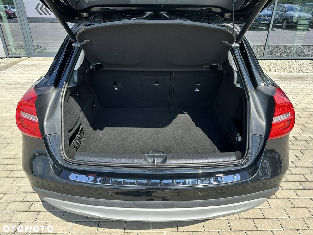 Mercedes-Benz GLA 200 7G-DCT Style - 30