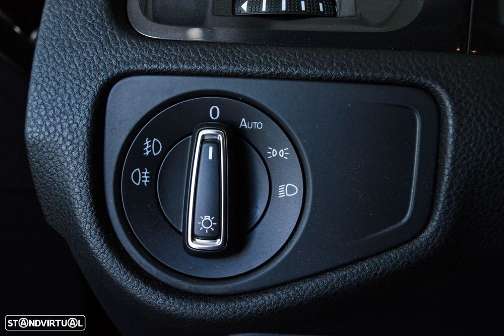 VW Golf 1.6 TDI Confortline - 29