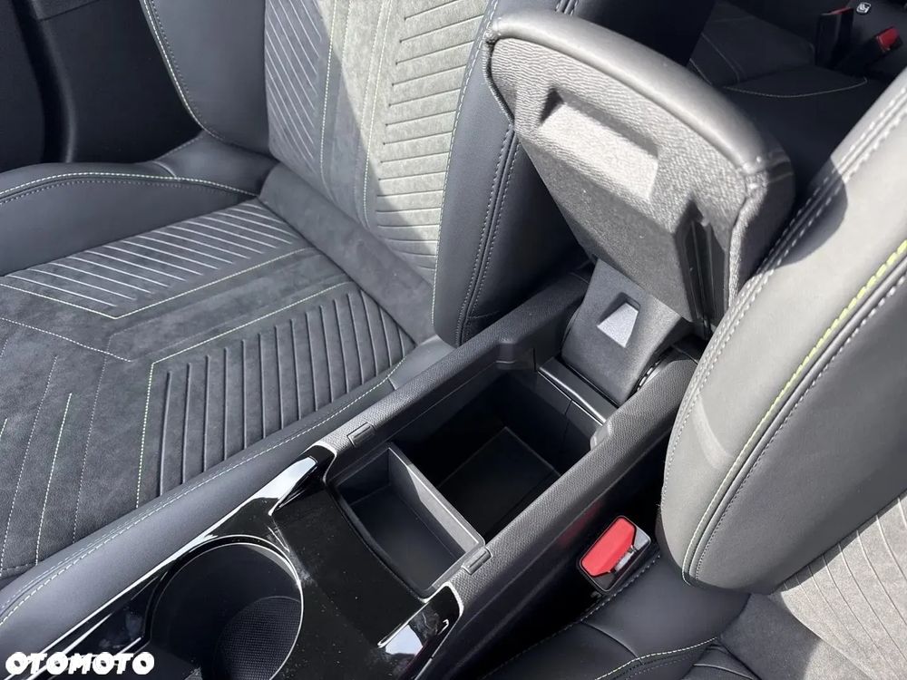 Peugeot 2008 Hybrid 145 e-DSC GT Exclusive - 28