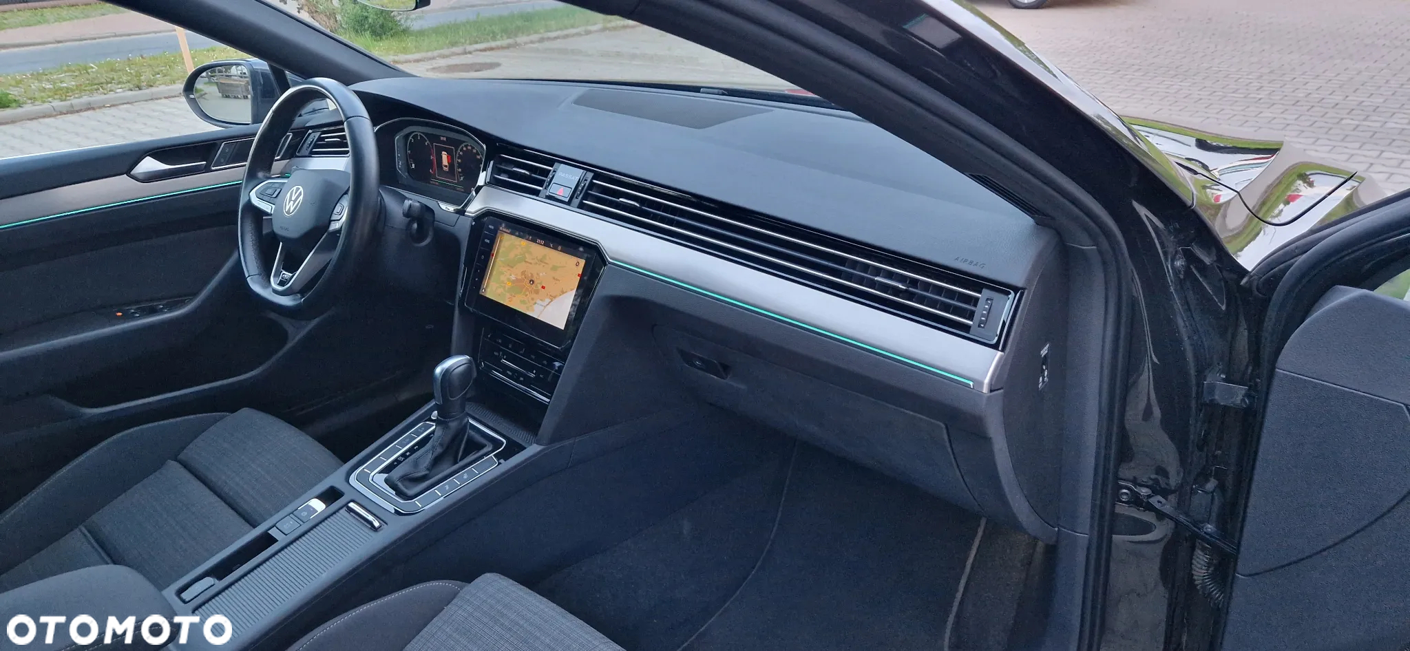 Volkswagen Passat Variant 2.0 TDI SCR DSG 4Motion Business - 10