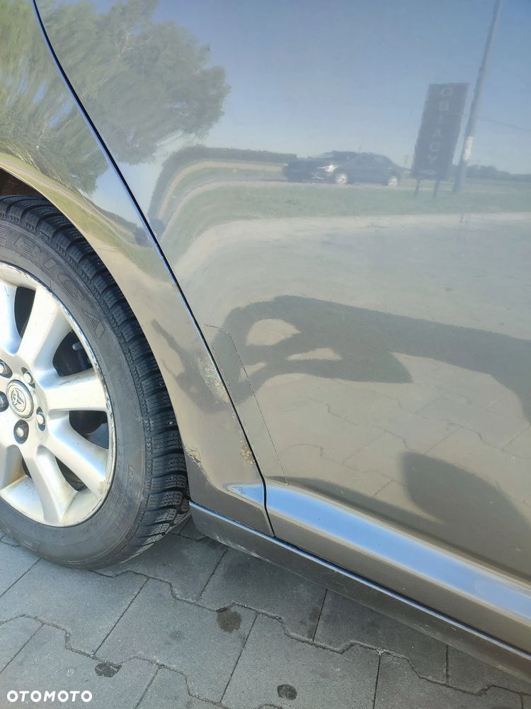 Toyota Avensis 2.2 D-4D Sol - 4