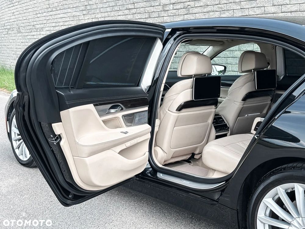 BMW Seria 7 750Li Edition Exclusive - 9