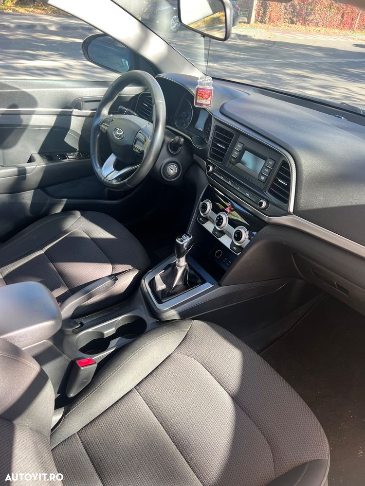 Hyundai Elantra 1.6 MPi Exclusive - 11