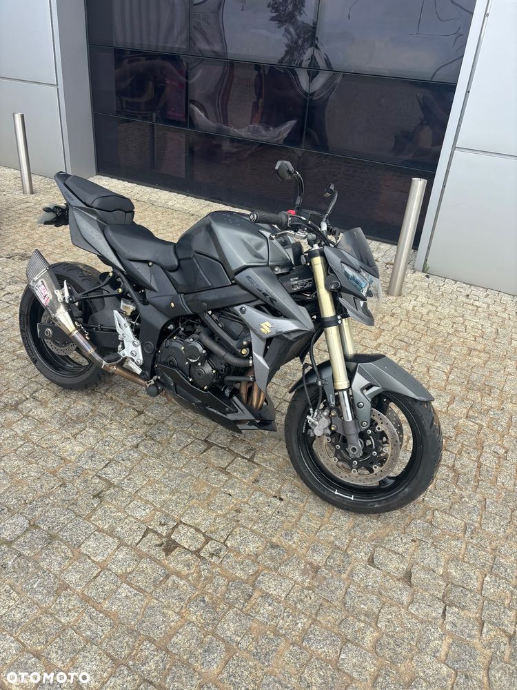 Suzuki GSR - 5