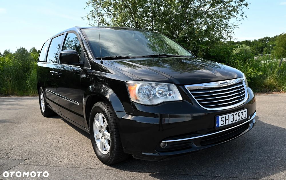 Chrysler Town & Country - 6