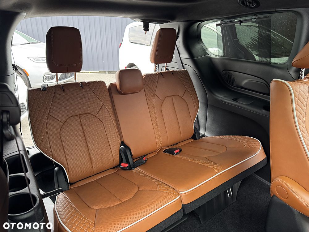 Chrysler Pacifica - 15
