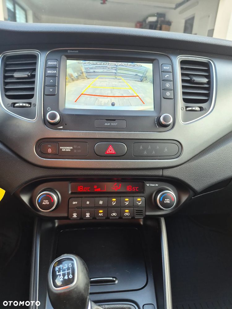 Kia Carens 1.7 CRDi 115 Dream Team Edition - 27