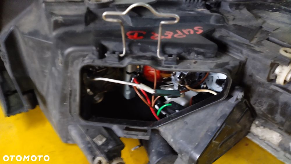 Lampa reflektor prawy skoda superb - 6