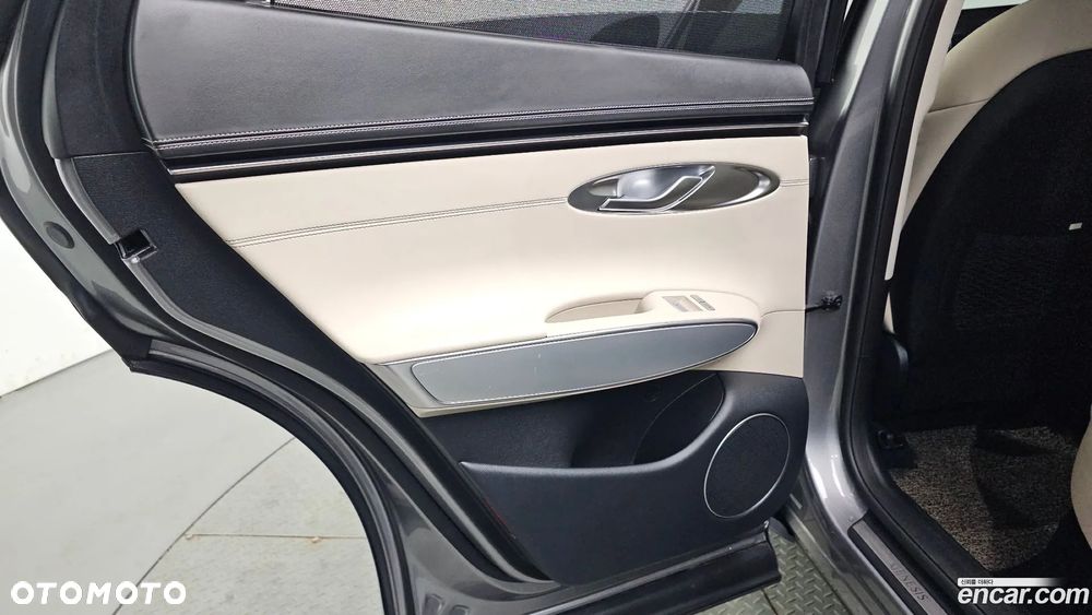 Genesis GV70 2.5T AWD AT8 Luxury Line - 26