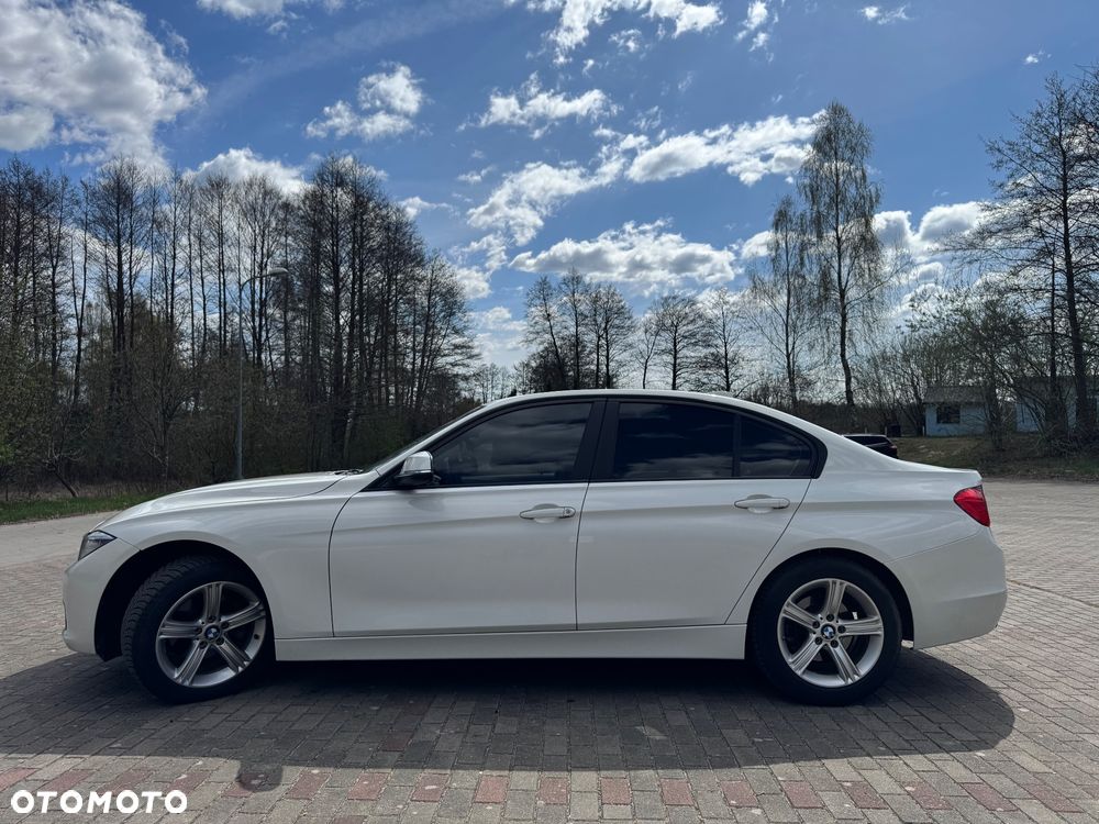 BMW Seria 3 320i - 9
