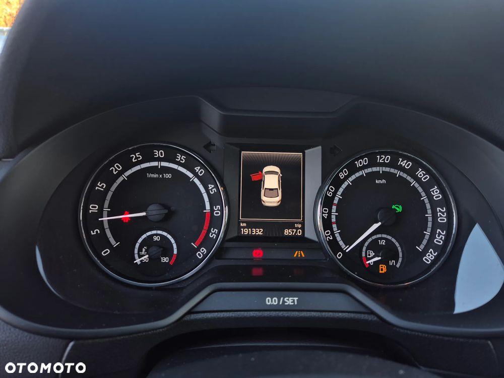 Skoda Octavia 2.0 TDI DSG RS - 13