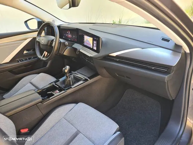 Opel Astra 1.2 T GS - 37