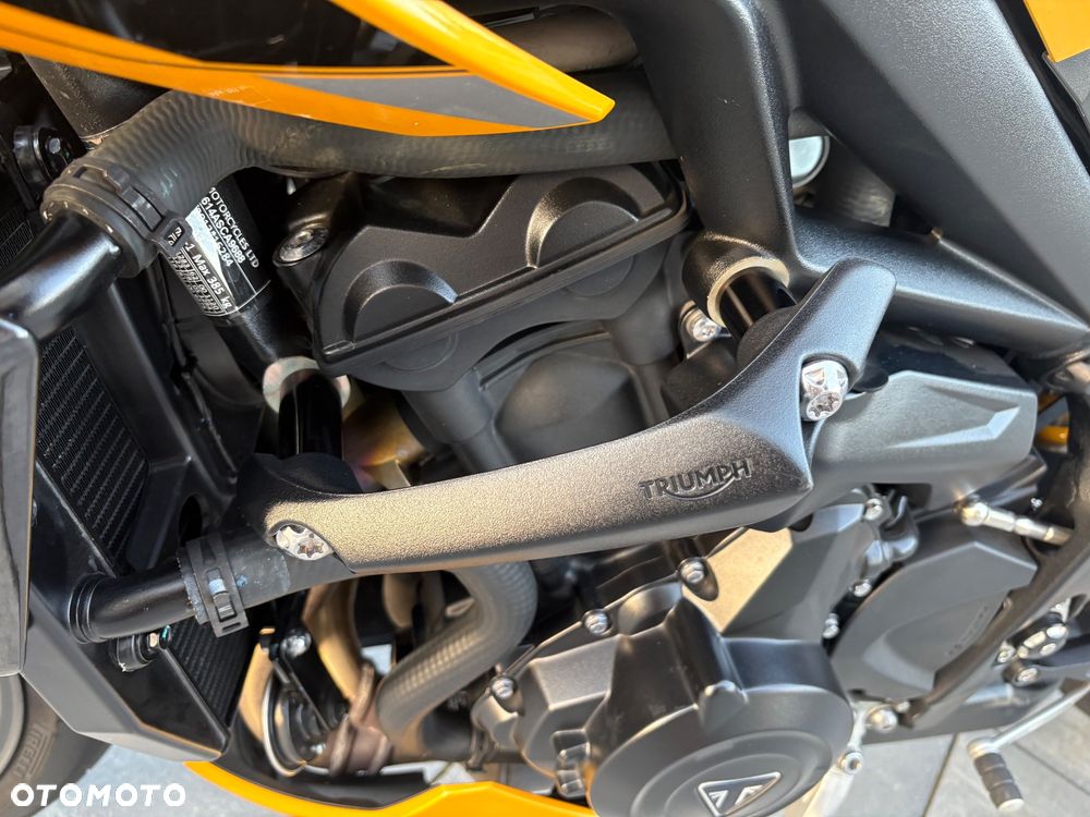 Triumph Street Triple - 19