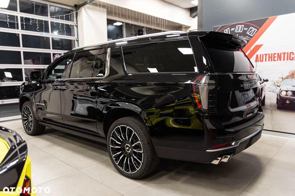 Chevrolet Suburban - 11