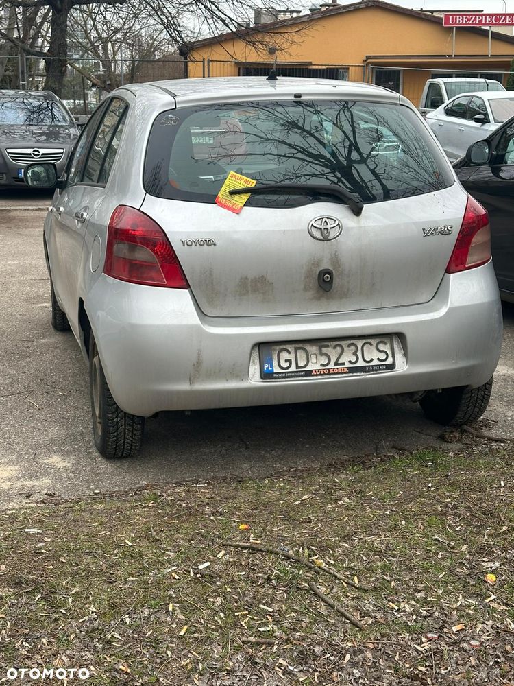 Toyota Yaris 1.0 Luna - 2