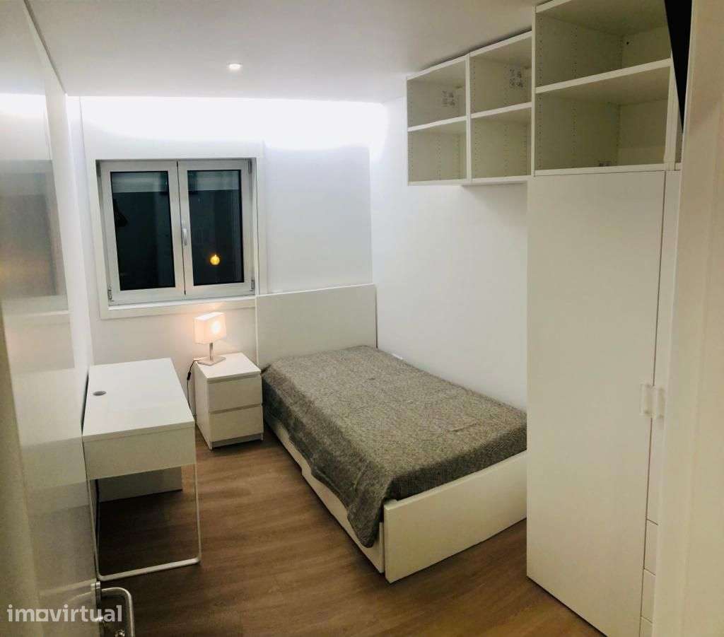Aveiro-Quarto totalmente mobilado, Ar Condicionado, TV e Internet