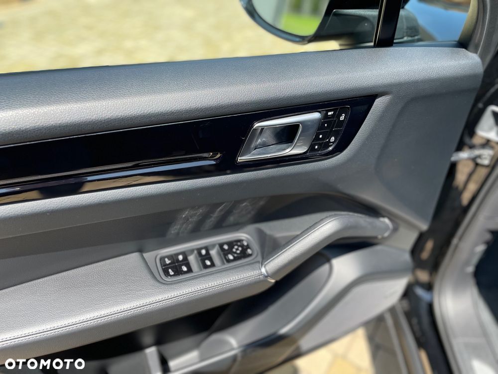 Porsche Cayenne Standard - 17