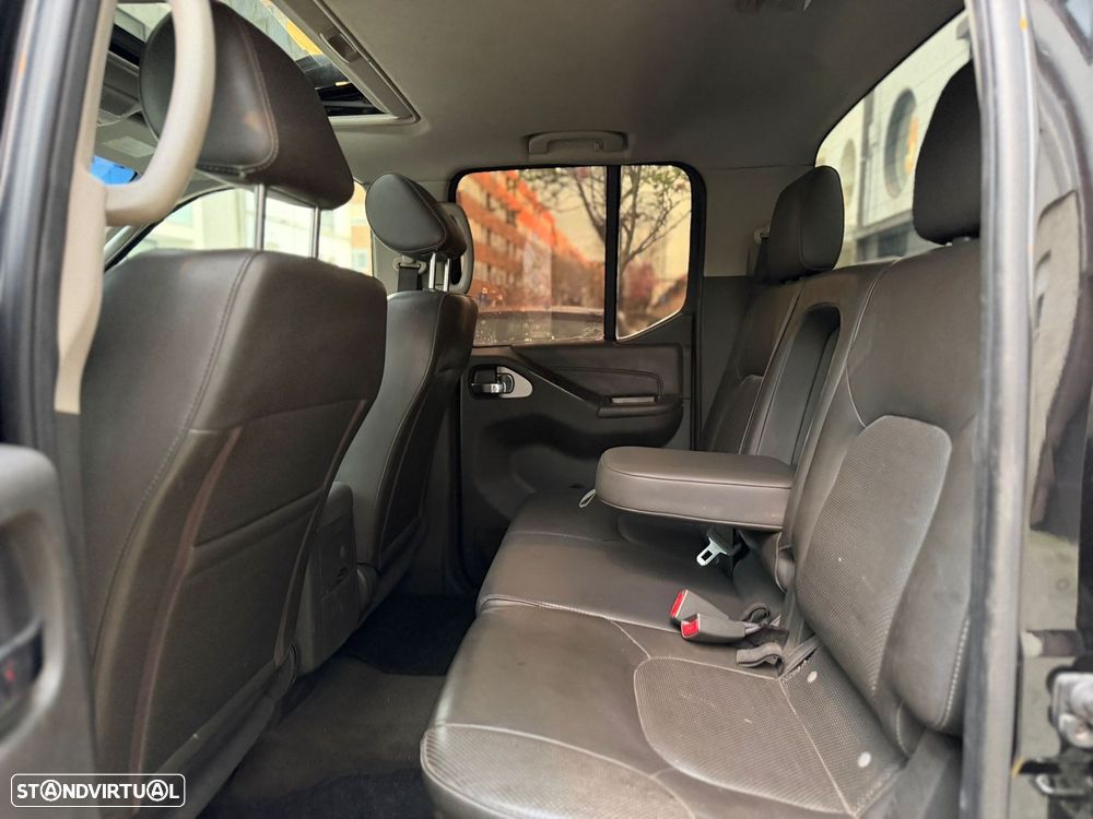 Nissan Navara 2.5 dCi CD LE Hi-Tech +P.Premium 4WD - 29