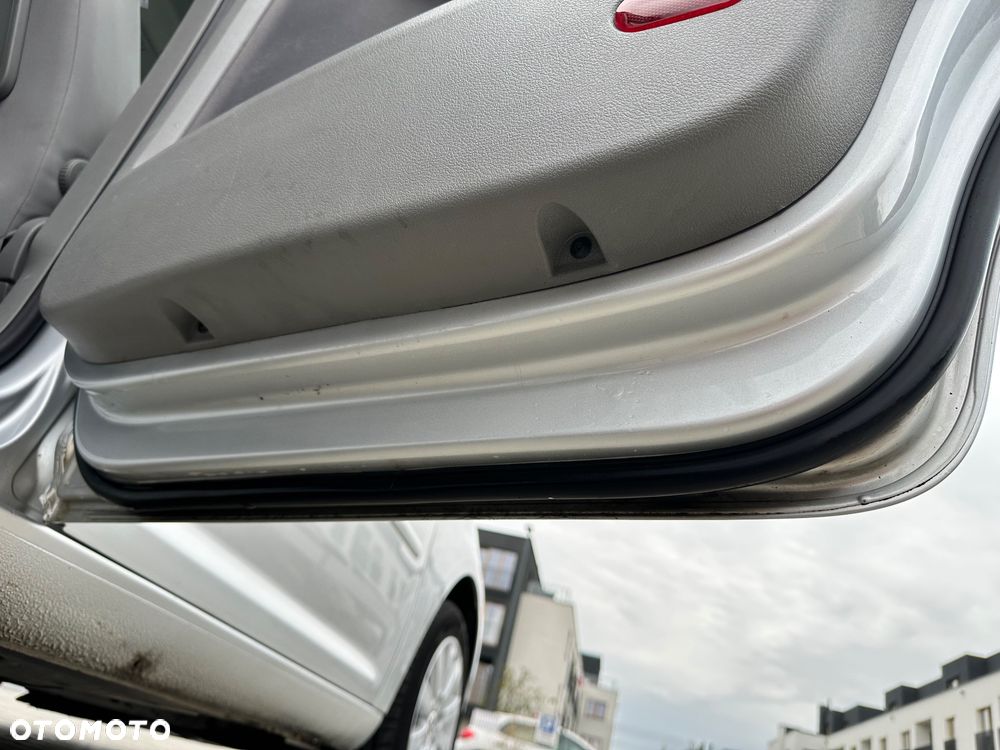 Volkswagen Touran 1.9 TDI Trendline DSG - 23