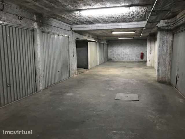 Garagem fechada para carro pequeno - Grande imagem: 4/4