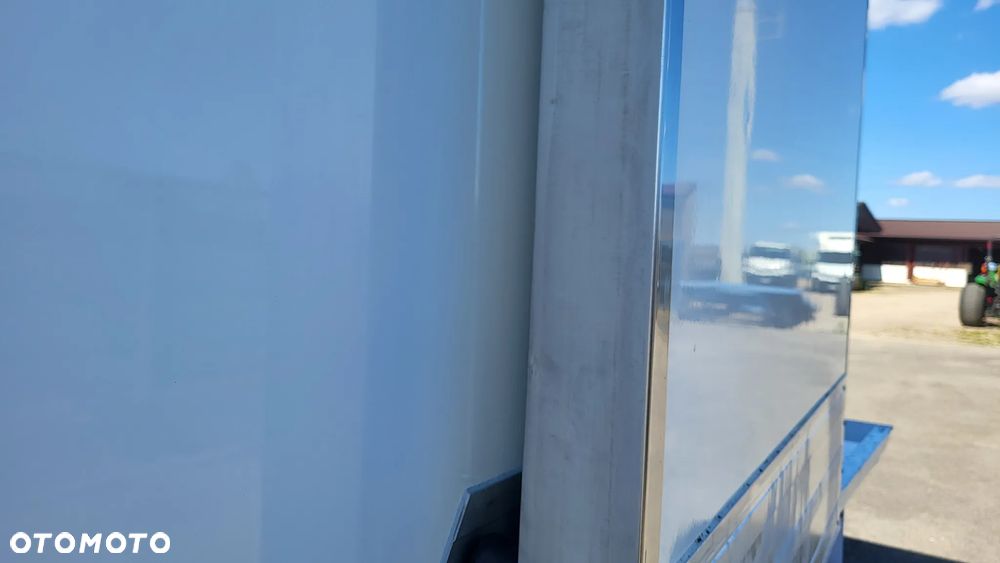 Mitsubishi Canter Fuso /Chłodnia/Mroźnia/kontener/ Izoterma/ Agregat Thermo King 450 e / Winda DHOLLANDIA 1500 KG / Mały przebieg tylko 91 tys Polski Salon ! - 36